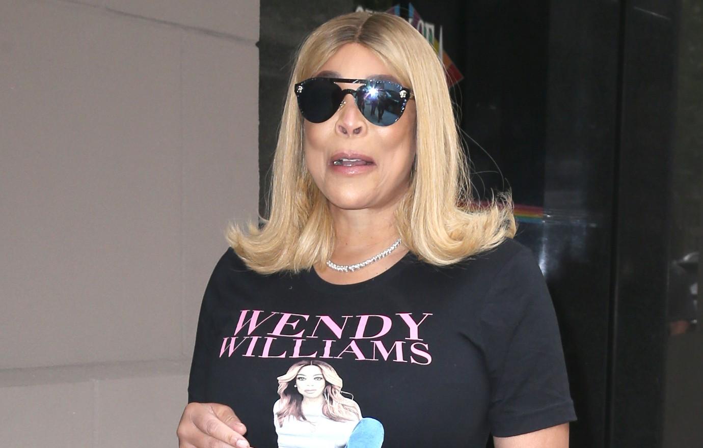 wendy williams sparks fears barefoot apartment lobby appearance