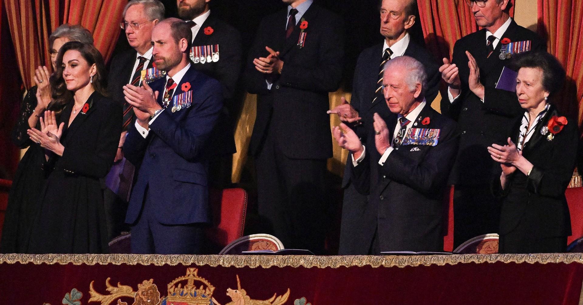 kate middleton sparks concern looking tired remembrance day service