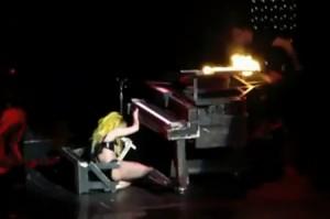 2011__04__Lady_Gaga_April21news 300&#215;199.jpg