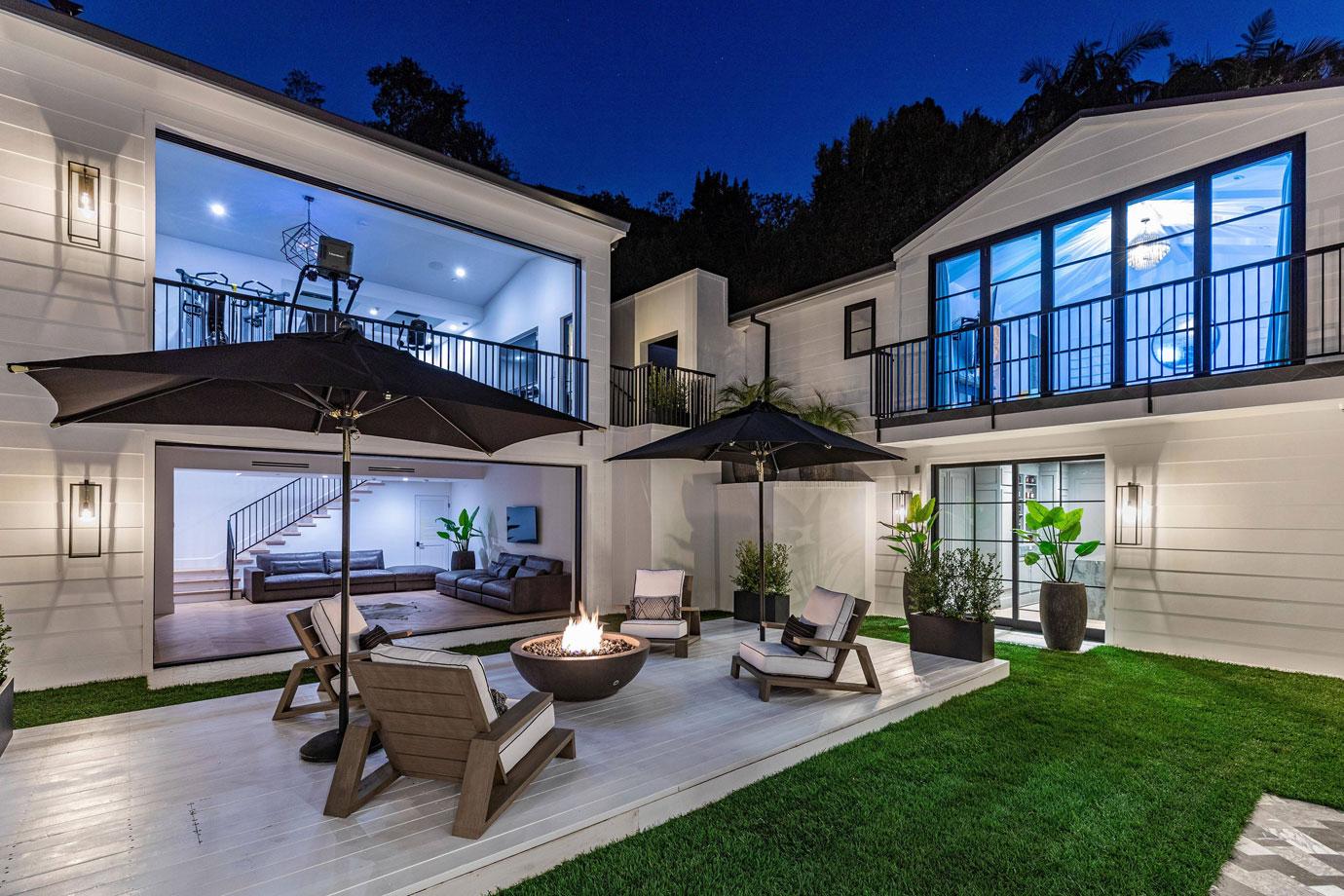 rihanna buys m seven bedroom beverly hills