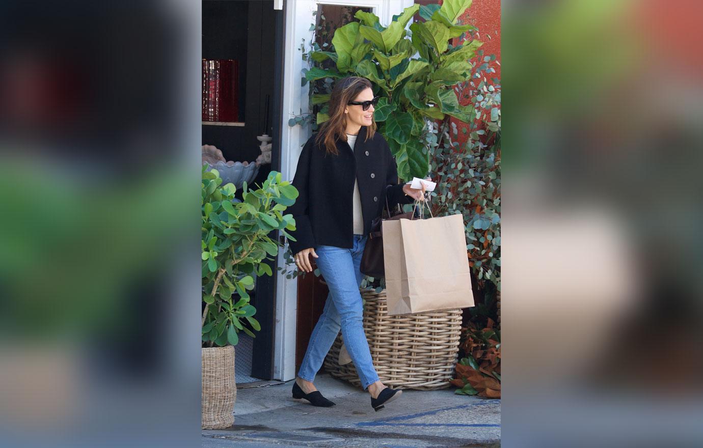 Jennifer Garner out in Brentwood CA Christmas shopping