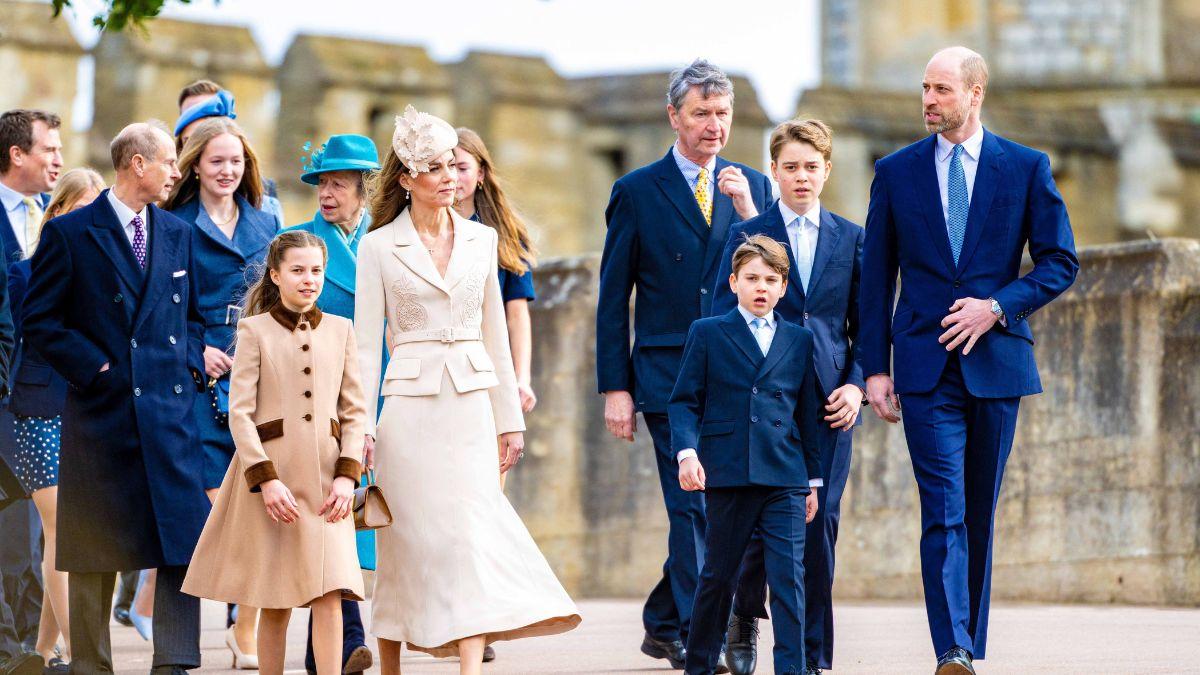 image of royal family 