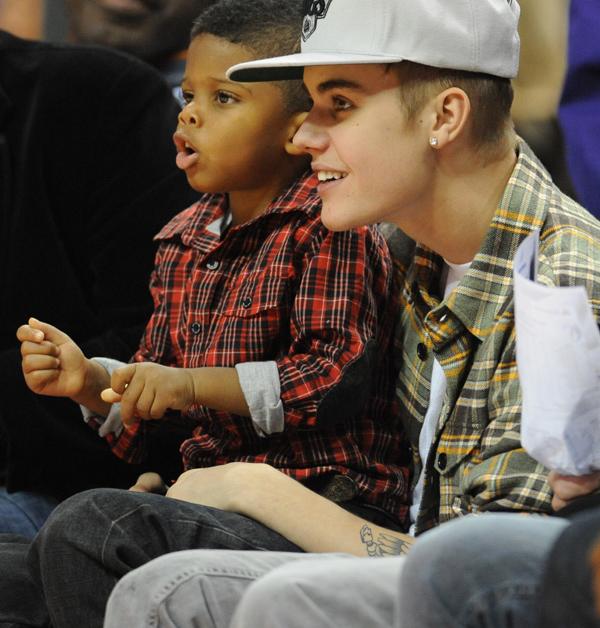 So Cute! Justin Bieber Plays Babysitter To Chris Paul's Son At Clippers ...