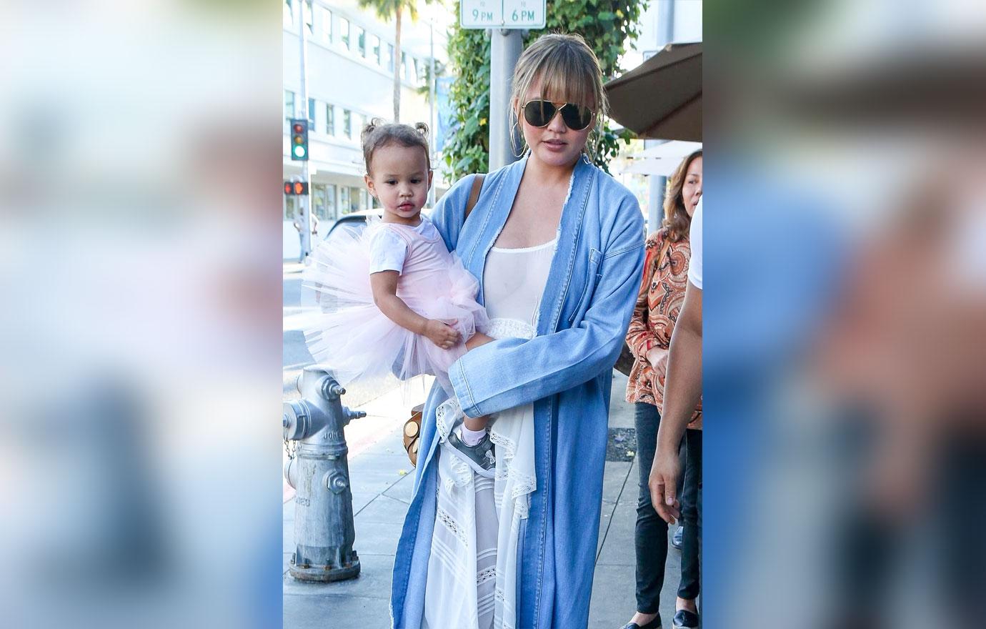 Luna big sister chrissy teigen pregnancy