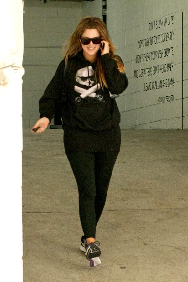 Khloe kardashian gym 05