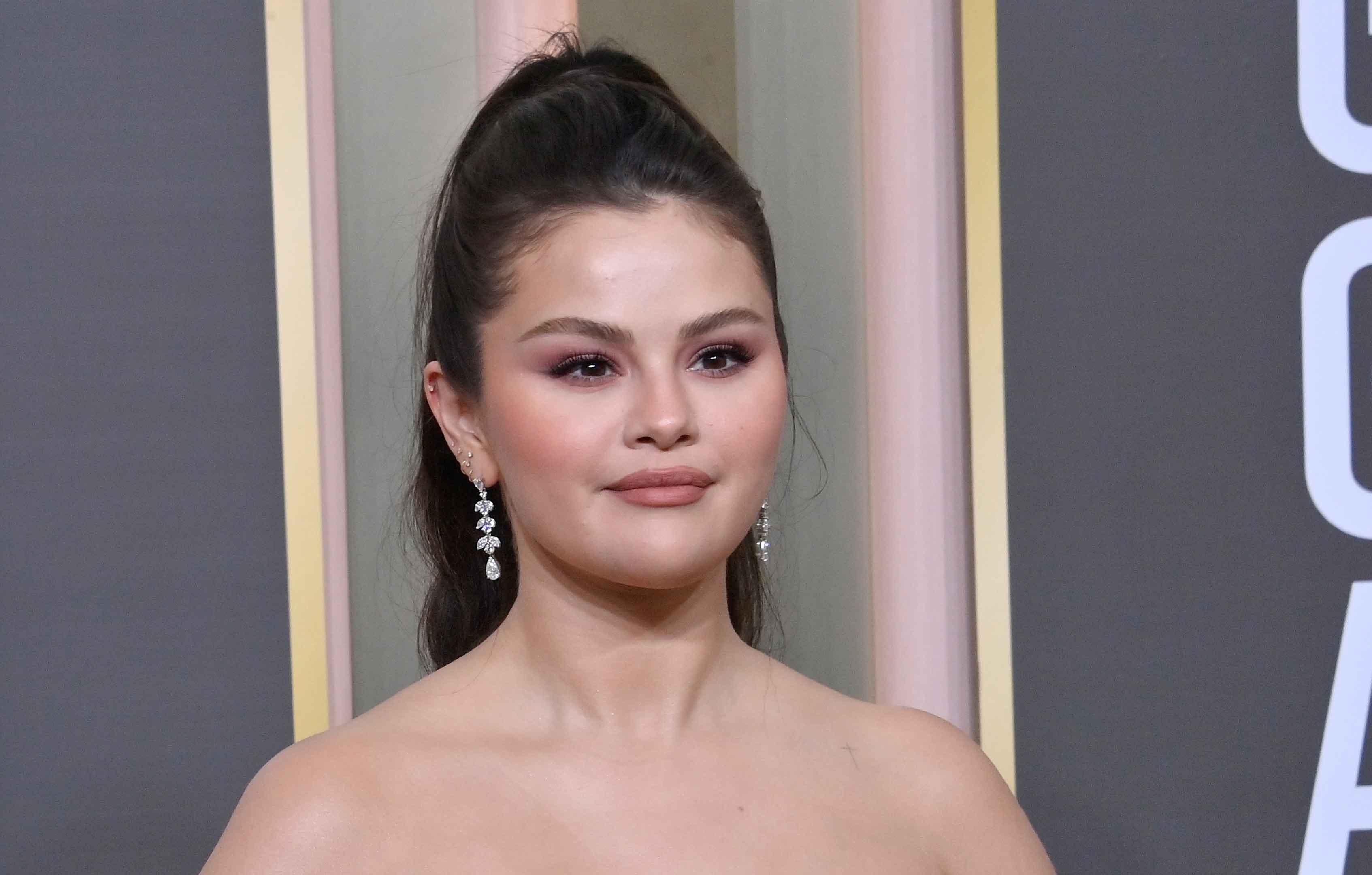 gomez: Selena Gomez gets trolled for her appearance at Golden Globes 2023;  hits back in live video - The Economic Times