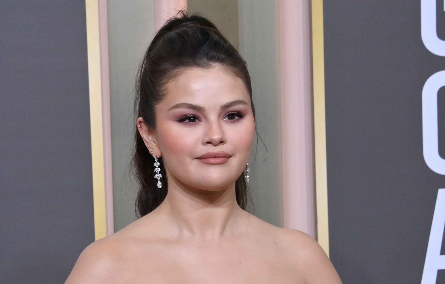 Selena Gomez Claps Back At Body Shamers After 2023 Golden Globes 