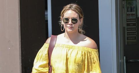 Hilary Duff Shows Belly Stomach In Yellow Crop Top Photos hero