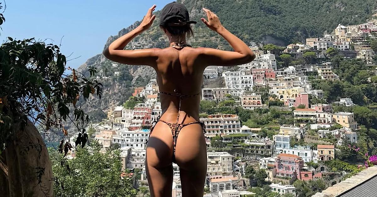 photo of Emily Ratajkowski was joined by her son, Sylvester Apollo Bear, on her vacation in Italy