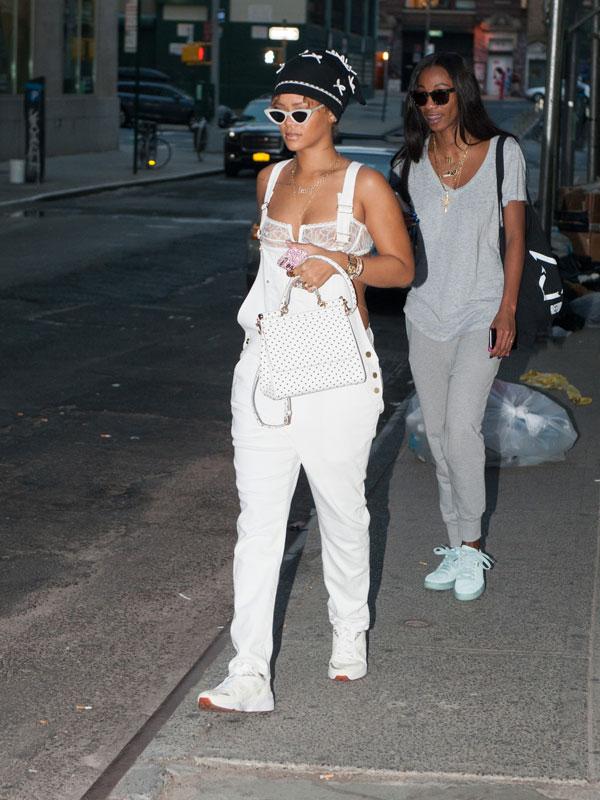 Rihanna see through bra1