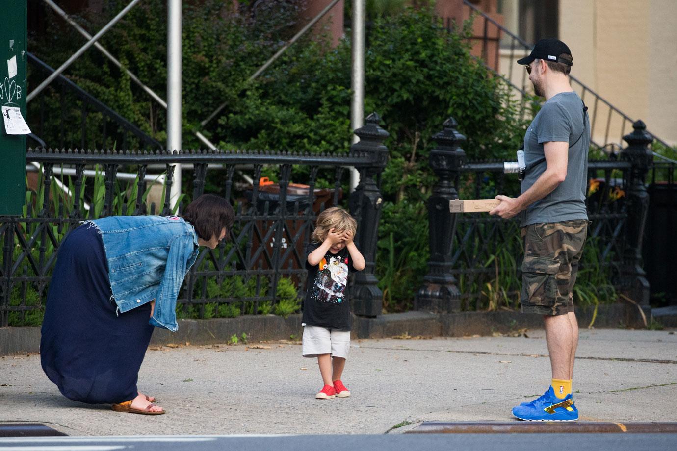 Olivia Wilde Jason Sudiekis Son Otis Photos 04