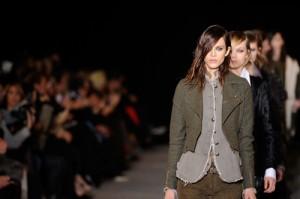 2011__02__diesel_feb15_422 300×199.jpg