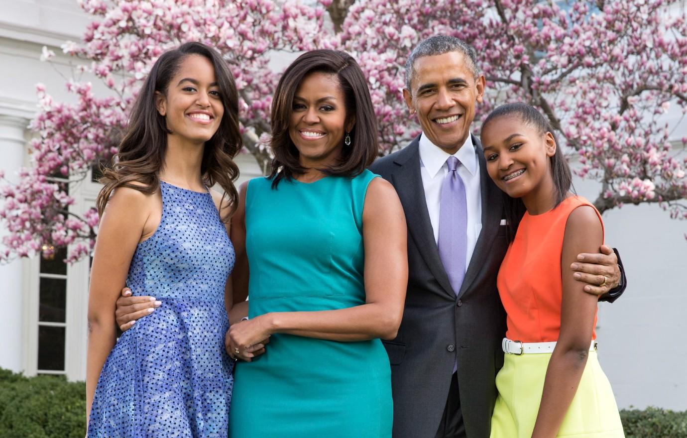 sasha obama malia hug airport