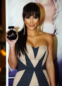 2010__08__FP_5607878_Kardashian_Kim_FP5_082010 218×300.jpg