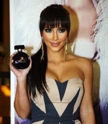 2010__08__FP_5607878_Kardashian_Kim_FP5_082010 218×300.jpg