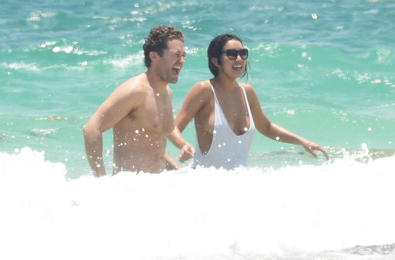 matthew morrison and his pregnant wife renee chat with julianne hough as they take a swim in mexico