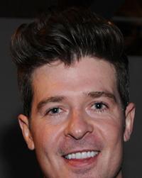 Robin thicke feb17 rm m.jpg