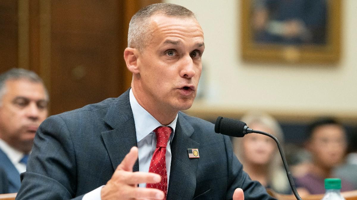 image of Kristi Noem is married. 