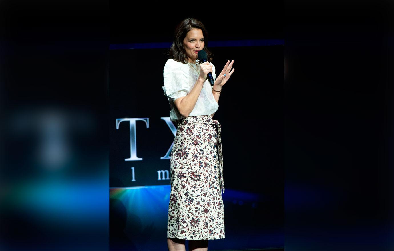 Katie-Holmes-University-Toledo-Commencement-Speech