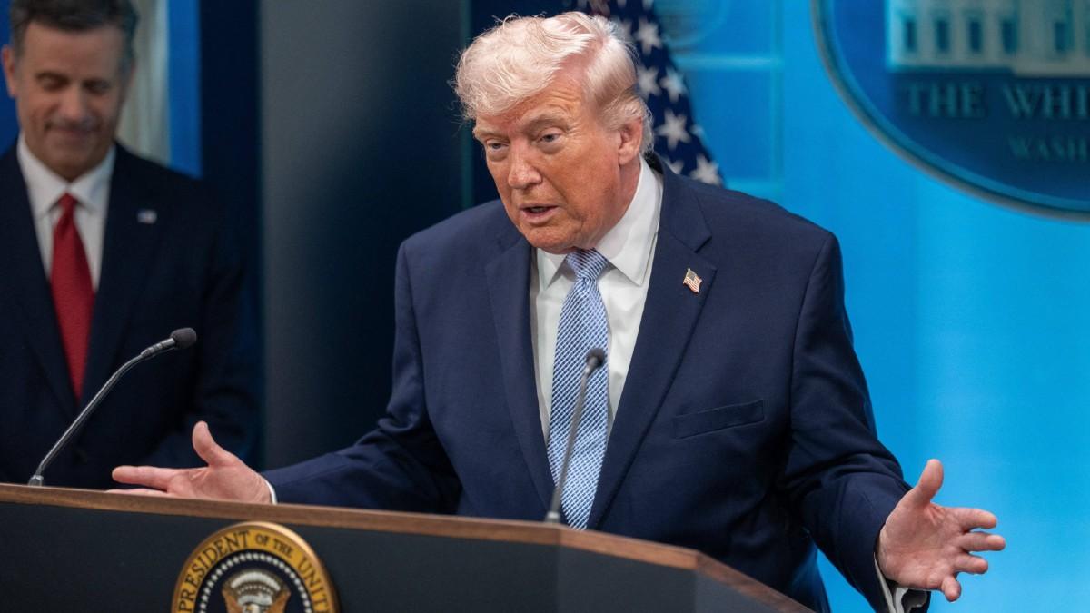 image of The 'Morning Joe' hosts were in disbelief over the photo of the president looking like Jesus. 