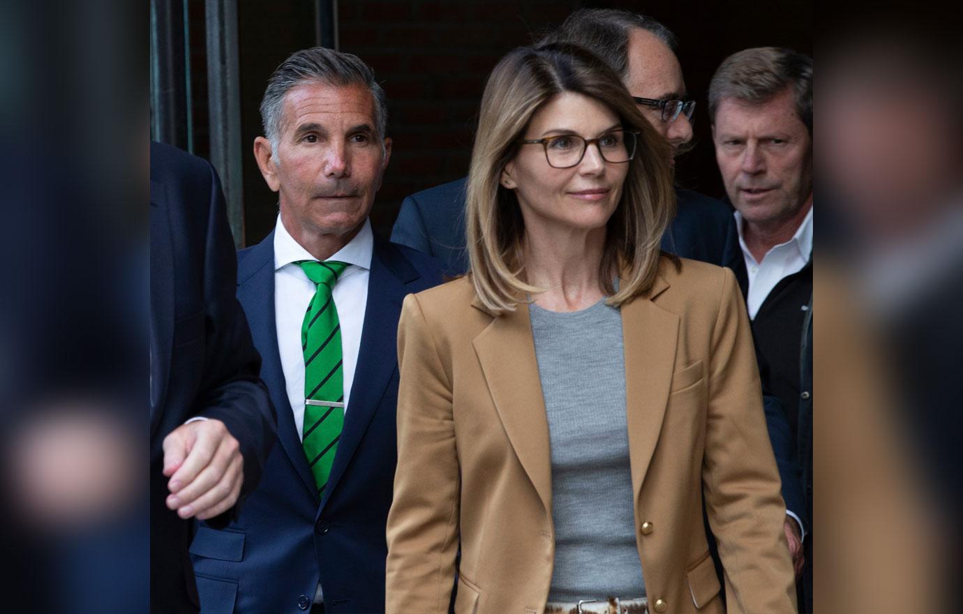 Lori Loughlin Prosecutors Recommend One Month Jail Sentence Felicity Huffman College Admissions Scandal