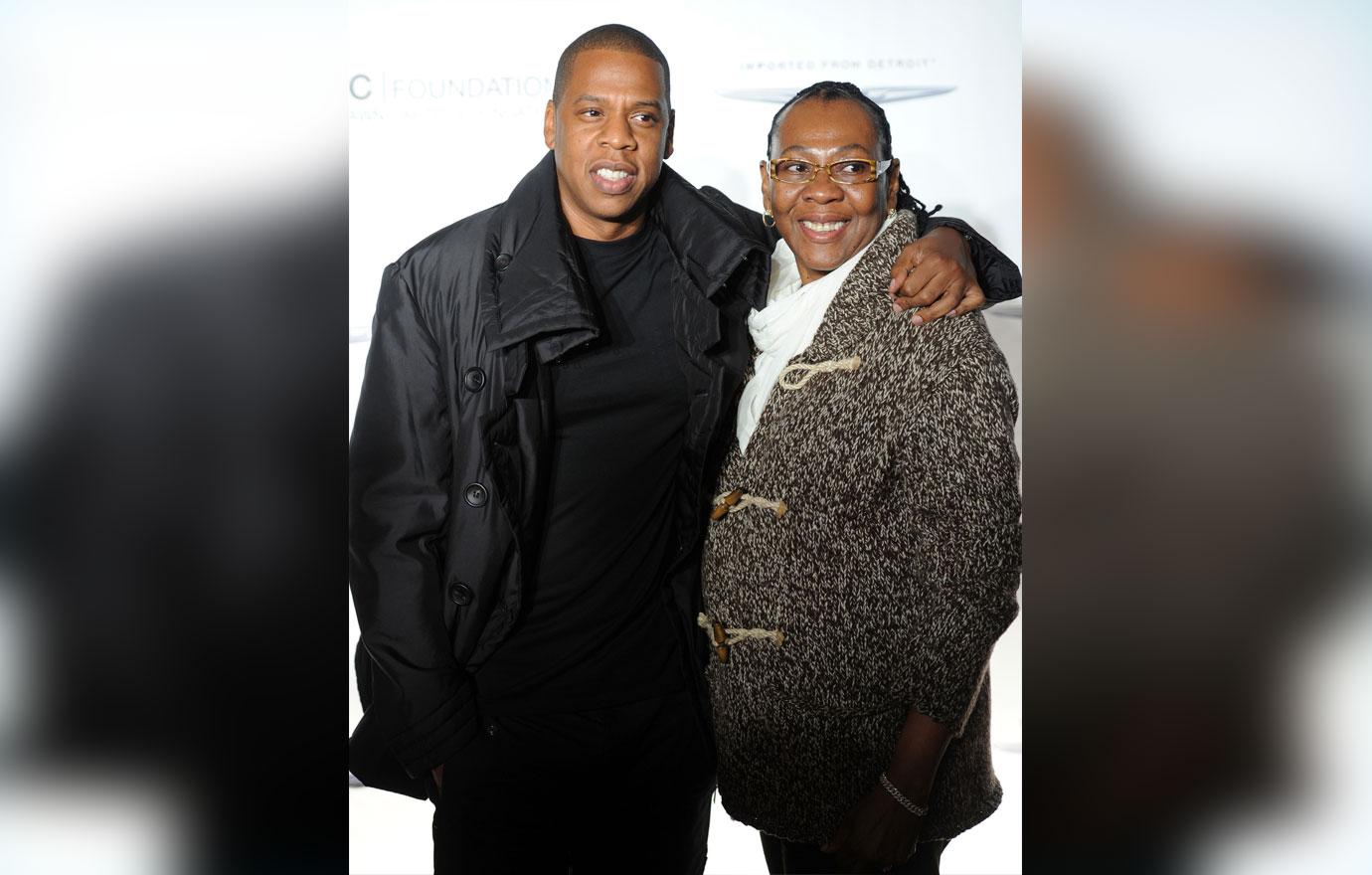 Jay Z New Album Mom Lesbian Smile 03