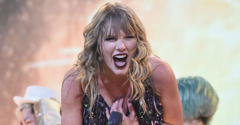 Taylor swift post pic