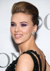 2010__11__okmagazine horoscopes scarlettjohansson 176×300.jpg