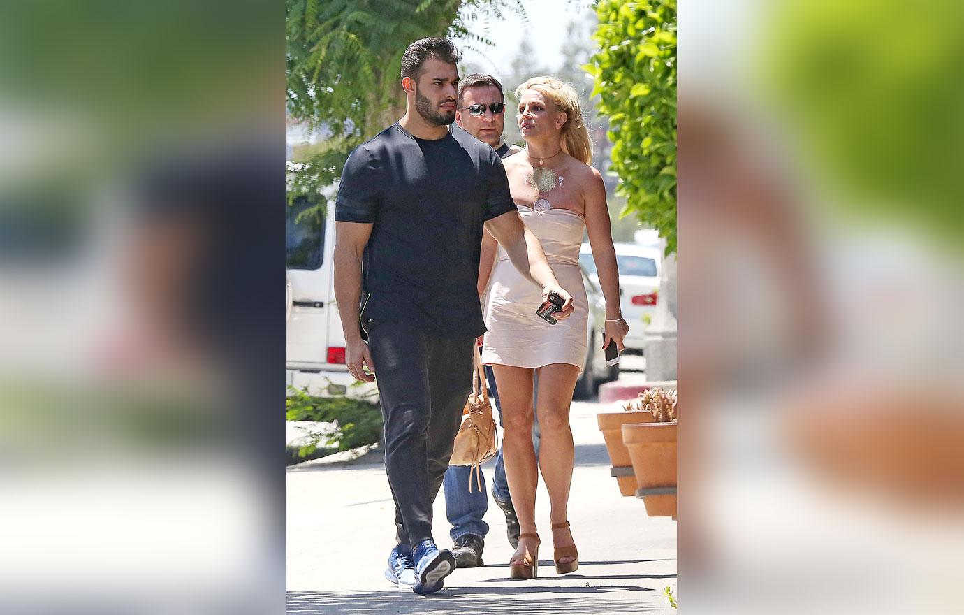 Britney Spears PDA with boyfriend