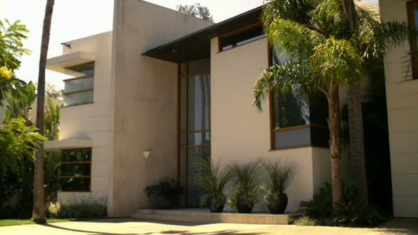 Modernfamilyhouse.jpg