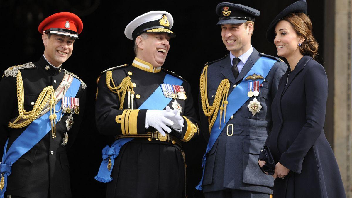 image of royal family 