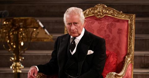 king charles viral giving orders palace staff