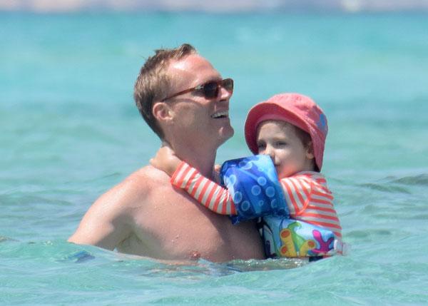 Jennifer Connelly & Paul Bettany Bare Beach Bodies in Spain!: Photo 3737316, Bikini, Jennifer Connelly, Paul Bettany, Shirtless Photos