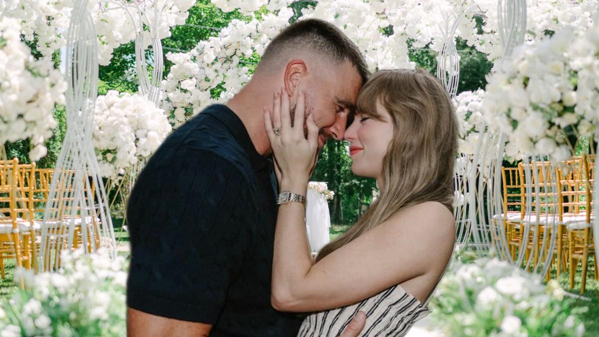 image of Taylor Swift and Travis Kelce read their vows from gold books.