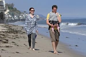 2010__06__Alyson_Hannigan_June9_20 300×199.jpg