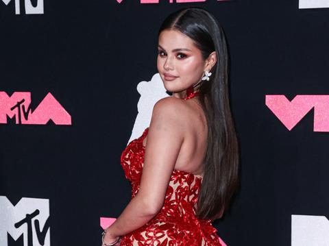 selena gomez never look this again bikini photos