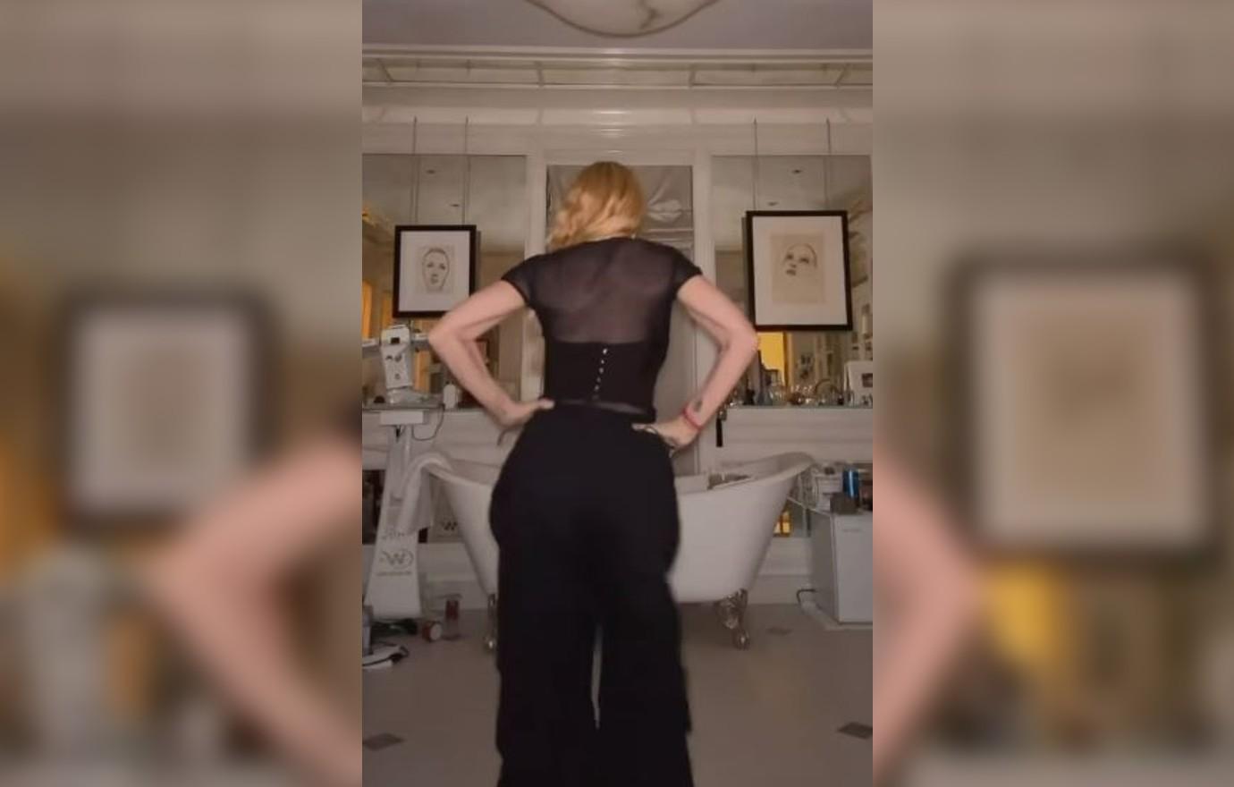 I trained my 24-inch waist with a corset, trolls say I look dumb