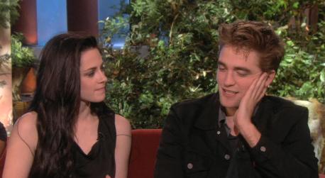 Robert pattinson kristen stewart nov18nea.jpg
