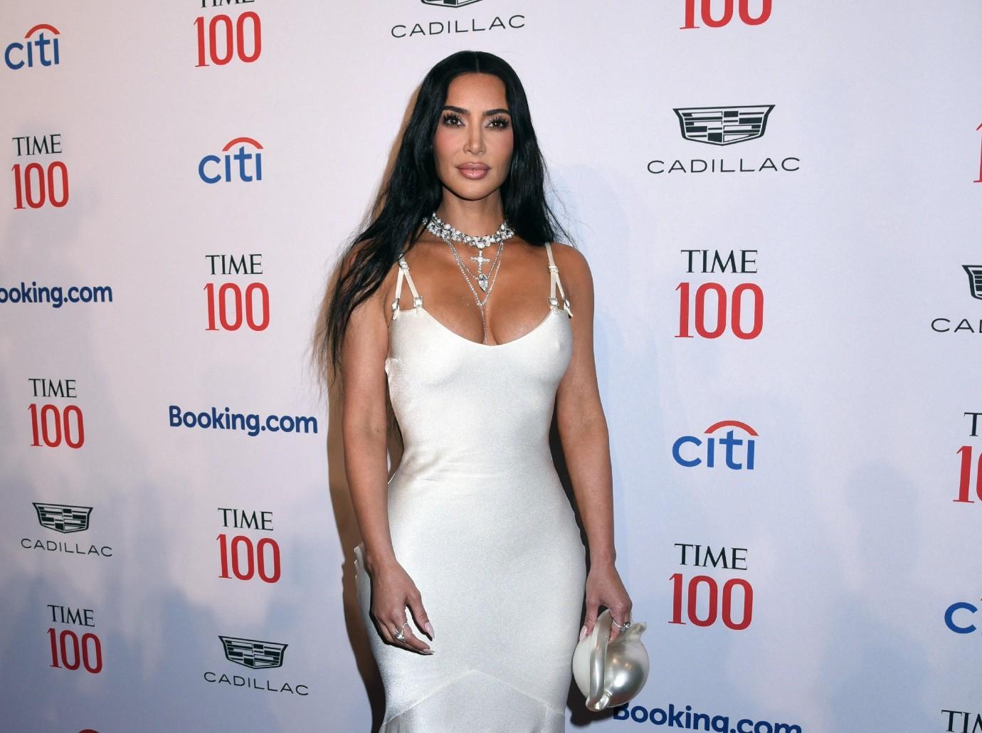 Tom Brady, Kim Kardashian 'sparked' bidding war over painting at  star-studded benefit