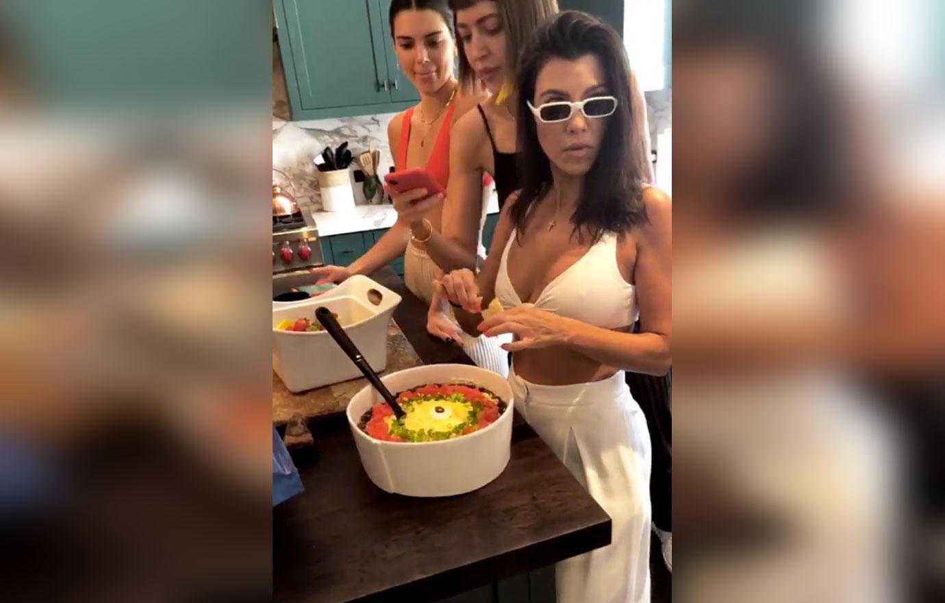 Kourtney kardashian kendall jenner bella hadid labor day 2