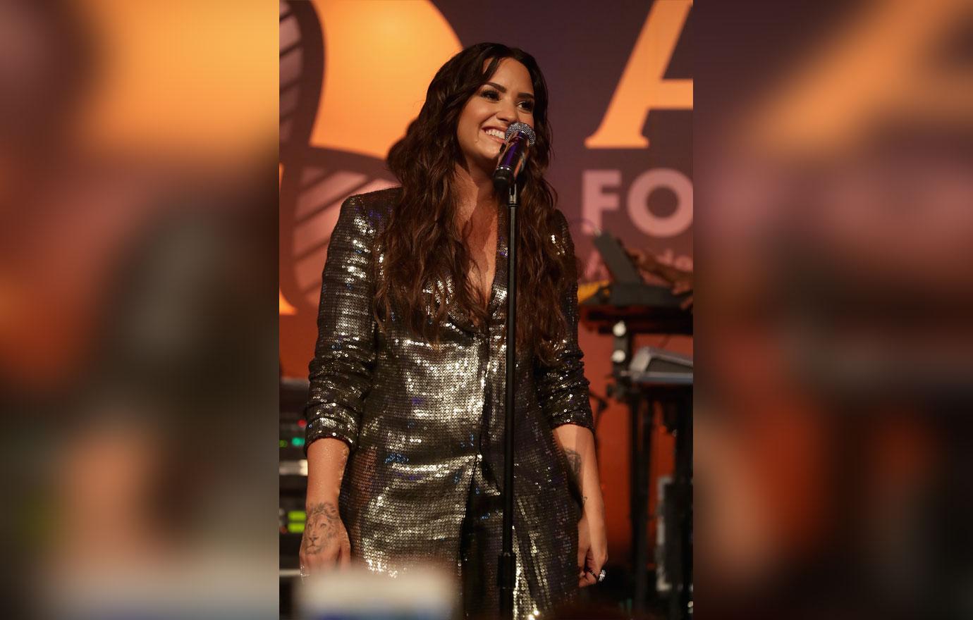 demi lovato sexuality blasts critics twitter 02