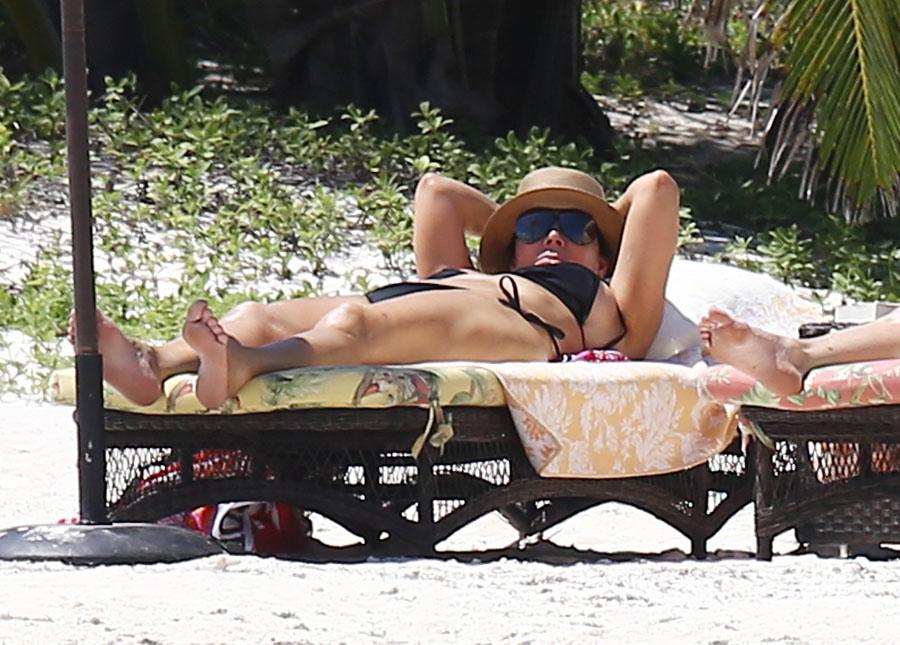 Kris jenner bikini beach dakota johnson melanie griffith​ 03