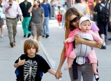 2010__04__Sarah_Jessica_Parker_April7_main 225×165.jpg