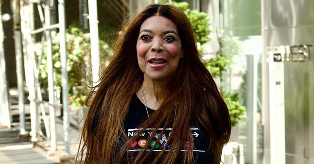 wendy williams sparks fears barefoot apartment lobby appearance