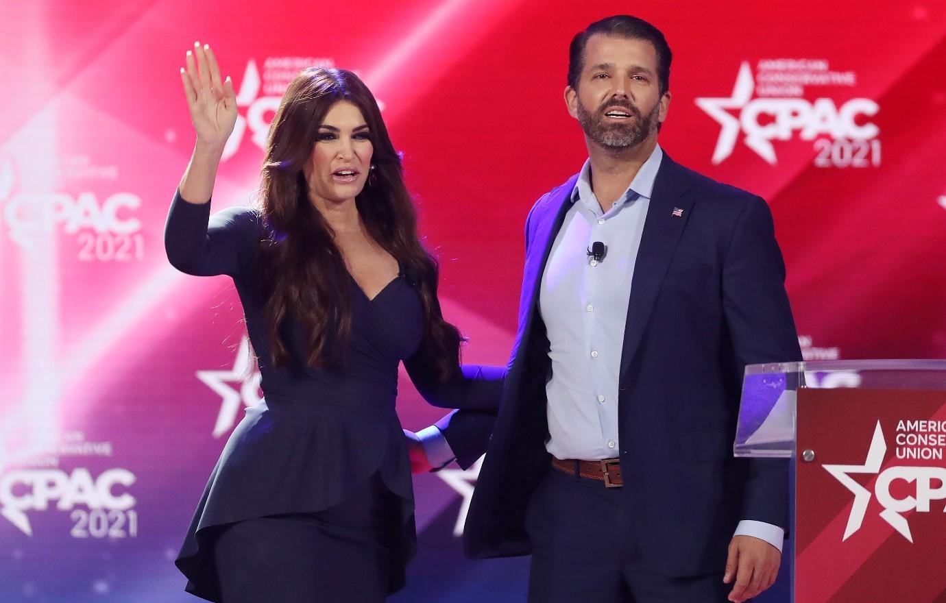 embarrassing kimberly guilfoyle mocked beg clap awful speech florida