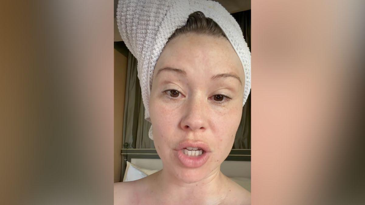 Image of Gabby Windey joked her butt is a 'trash compactor.'
