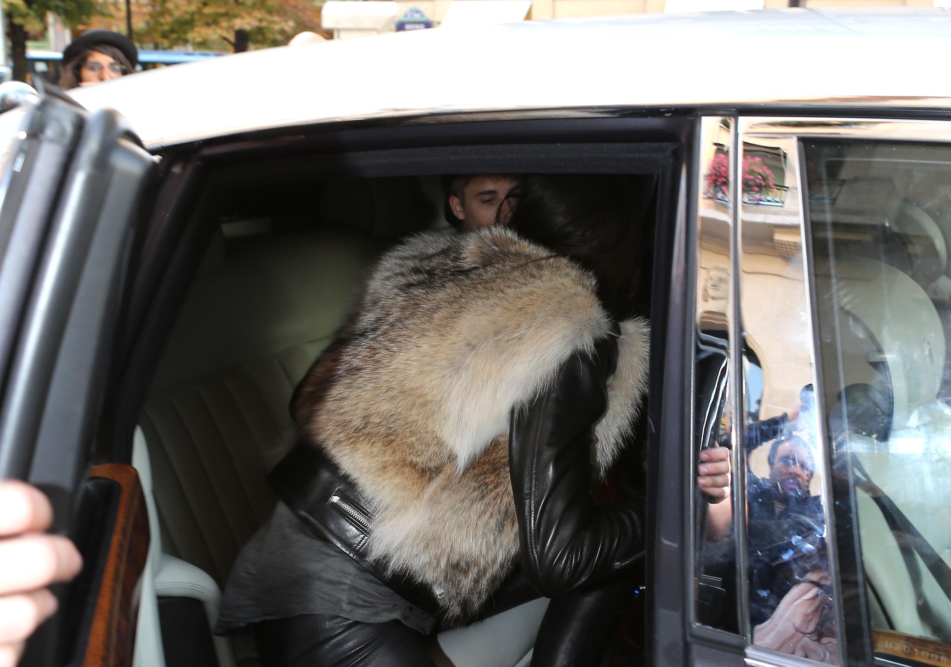 Justin Bieber and Kendall Jenner going for diner in Paris