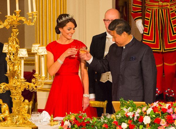 Kate middleton tiara red gown 02