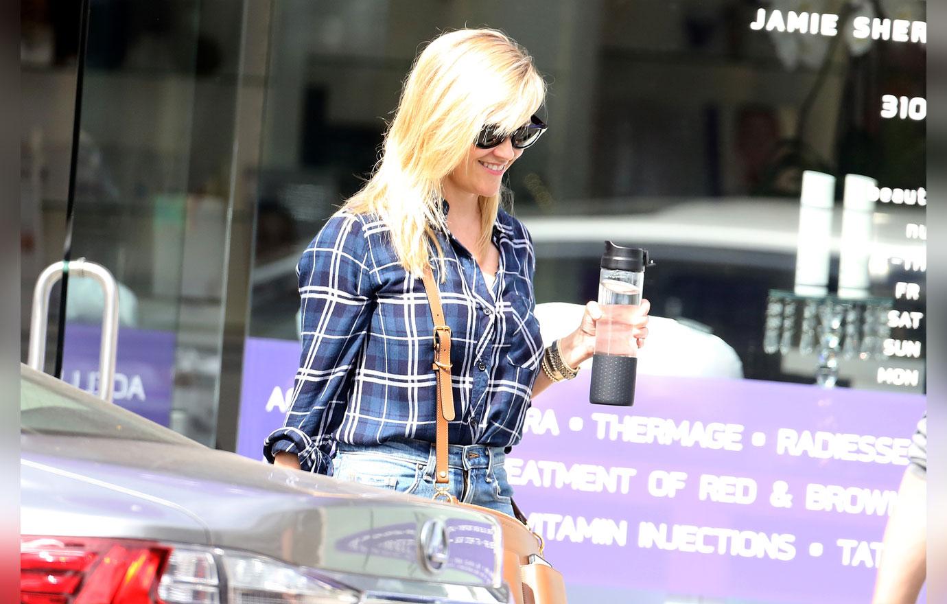 Reese Witherspoon picks out beauty products in LA.