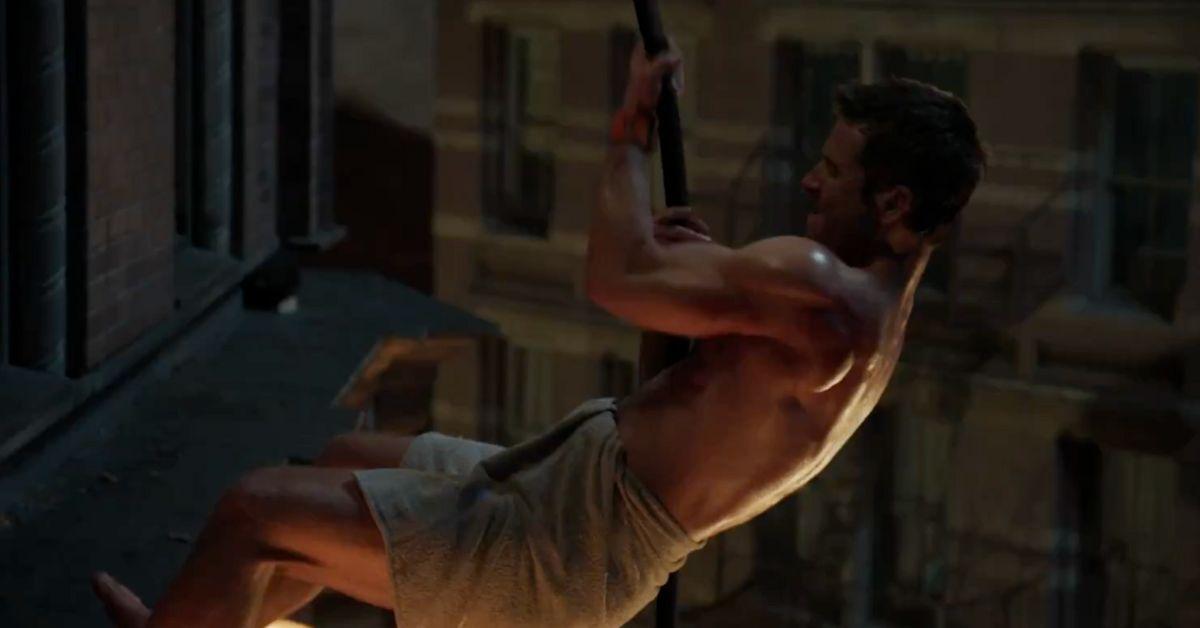 Image of Glen Powell bared his chiseled abs while scaling a building.